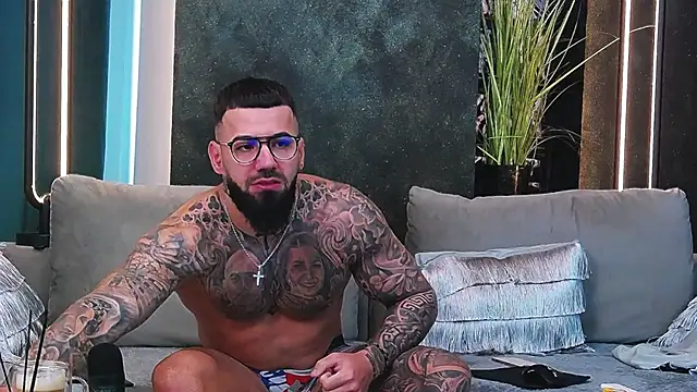 Snapshot of masterkingofmusclee chatting on March 3, 2025, 6:20 am masterkingofmusclee online show from March 3, 2025, 6:20 am