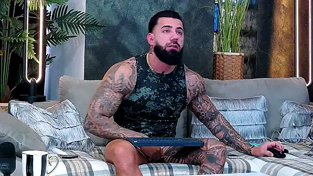 Snapshot of masterkingofmusclee chatting on November 18, 2025, 7:33 am masterkingofmusclee online show from November 18, 2025, 7:33 am