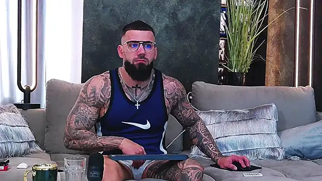 Snapshot of masterkingofmusclee chatting on March 18, 2025, 8:39 am masterkingofmusclee online show from March 18, 2025, 8:39 am