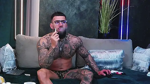 Snapshot of masterkingofmusclee chatting on March 7, 2025, 9:17 pm masterkingofmusclee online show from March 7, 2025, 9:17 pm