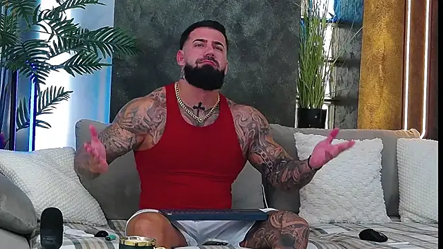 Snapshot of masterkingofmusclee chatting on October 20, 2025, 10:49 am masterkingofmusclee online show from October 20, 2025, 10:49 am