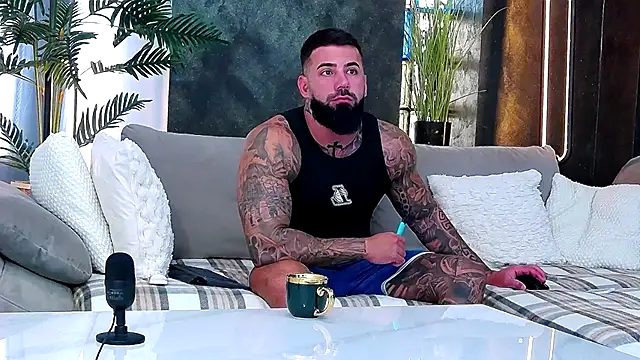 Snapshot of masterkingofmusclee chatting on September 15, 2025, 8:04 am masterkingofmusclee online show from September 15, 2025, 8:04 am