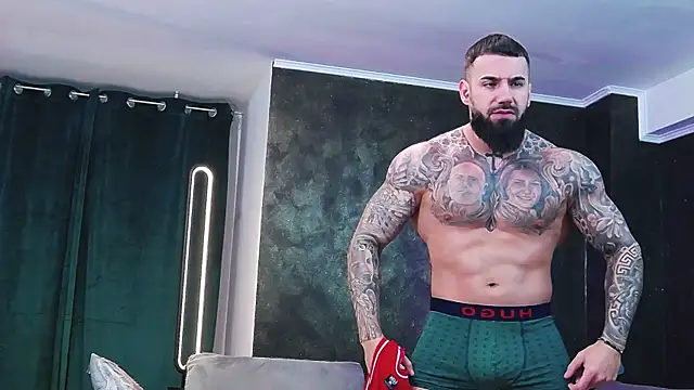 Snapshot of masterkingofmusclee chatting on February 17, 2025, 9:43 pm masterkingofmusclee online show from February 17, 2025, 9:43 pm