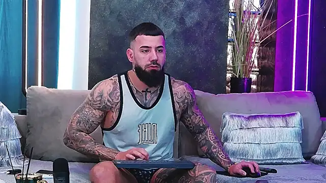 Snapshot of masterkingofmusclee chatting on February 24, 2025, 6:49 am masterkingofmusclee online show from February 24, 2025, 6:49 am