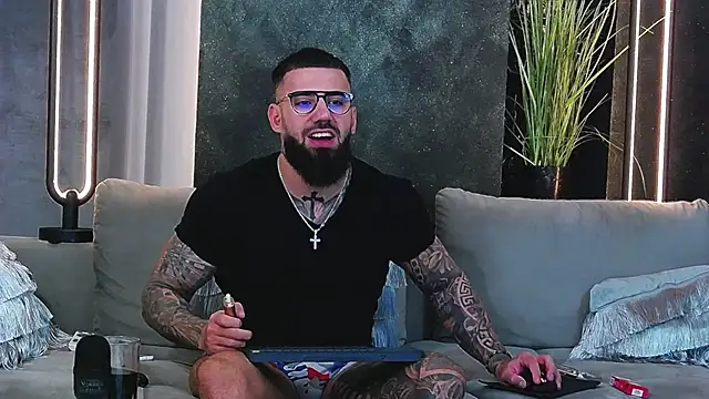 Snapshot of masterkingofmusclee chatting on March 13, 2025, 10:10 pm masterkingofmusclee online show from March 13, 2025, 10:10 pm