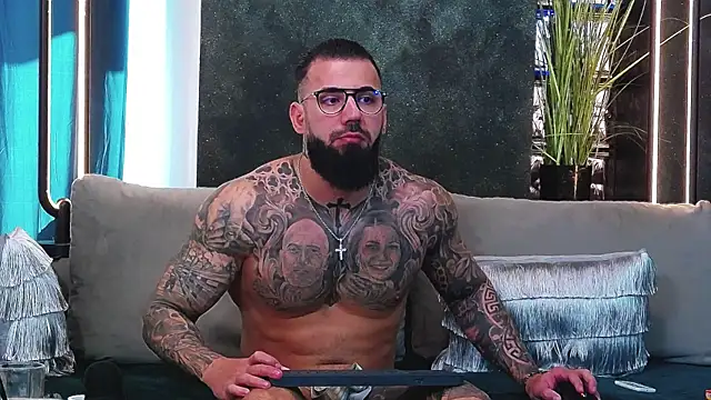 Snapshot of masterkingofmusclee chatting on March 5, 2025, 10:00 am masterkingofmusclee online show from March 5, 2025, 10:00 am