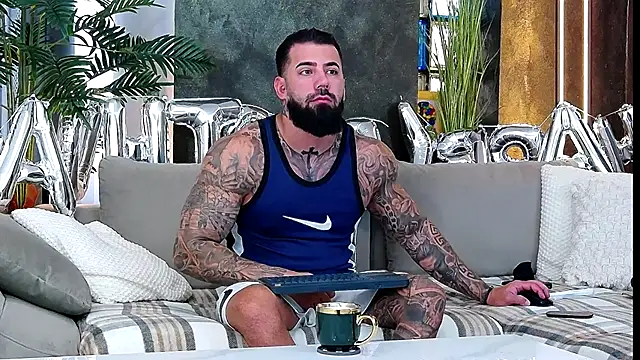 Snapshot of masterkingofmusclee chatting on October 24, 2025, 6:45 am masterkingofmusclee online show from October 24, 2025, 6:45 am