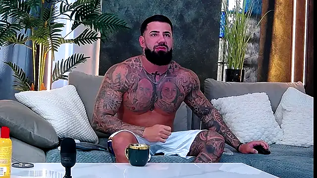 Snapshot of masterkingofmusclee chatting on October 10, 2025, 5:41 am masterkingofmusclee online show from October 10, 2025, 5:41 am