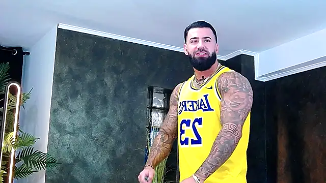 Snapshot of masterkingofmusclee chatting on November 10, 2025, 8:52 am masterkingofmusclee online show from November 10, 2025, 8:52 am