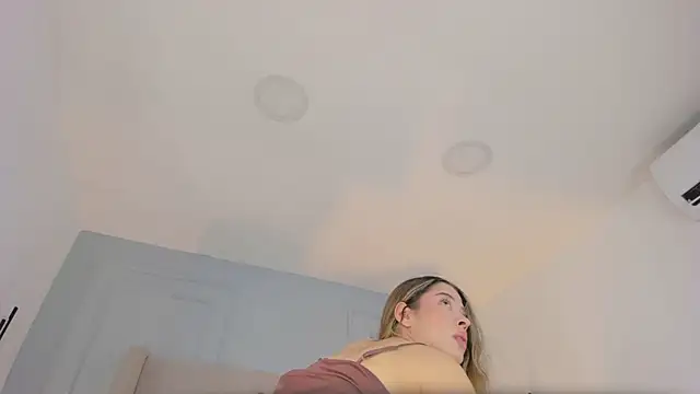 chloe d online show from April 23, 2026, 12:29 pm