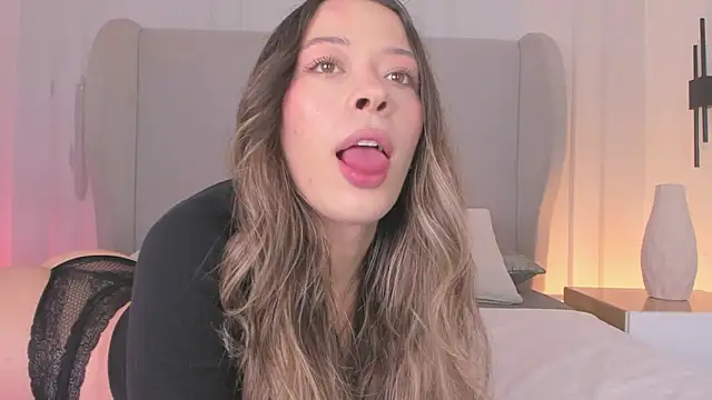 chloe d online show from November 21, 2025, 11:42 am