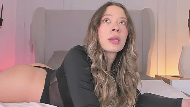 chloe d online show from November 15, 2025, 12:53 pm