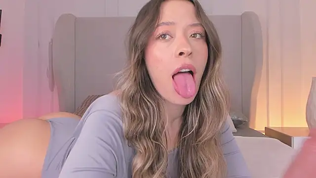 chloe d online show from November 14, 2025, 12:31 pm