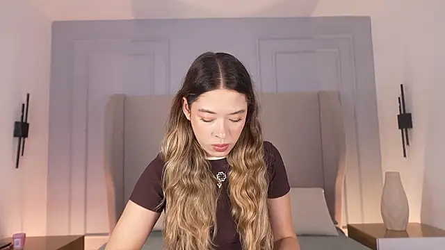 chloe d online show from July 6, 2026, 12:56 pm