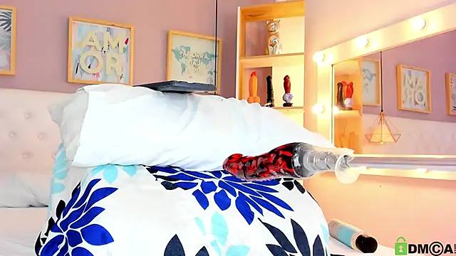 julyanna  online show from October 15, 2025, 8:28 pm