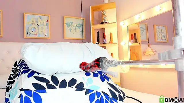 julyanna  online show from October 11, 2025, 9:05 pm