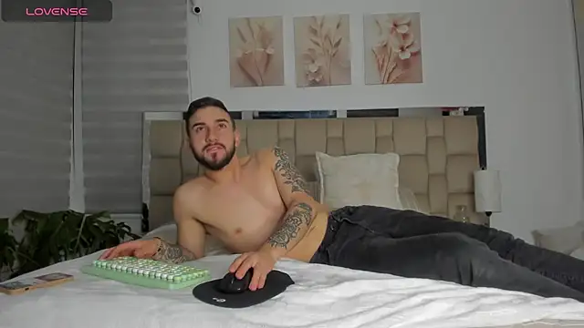 Vanessa and liam online show from December 21, 2025, 6:26 am