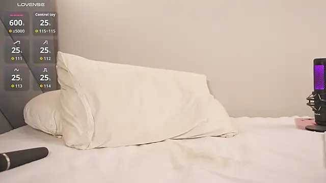 Snapshot of karollovea chatting on March 28, 2026, 8:26 am karollovea online show from March 28, 2026, 8:26 am