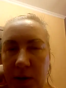 Snapshot of stiflers_momy chatting on April 3, 2026, 12:22 pm stiflers momy online show from April 3, 2026, 12:22 pm