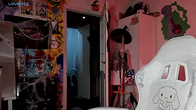 Sunny Mouse  online show from October 27, 2025, 5:47 pm