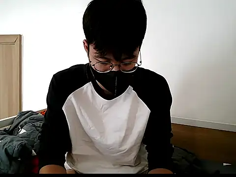 Gwencloudy online show from October 18, 2025, 8:38 am