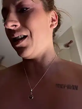 sofiah  online show from February 2, 2026, 5:23 pm