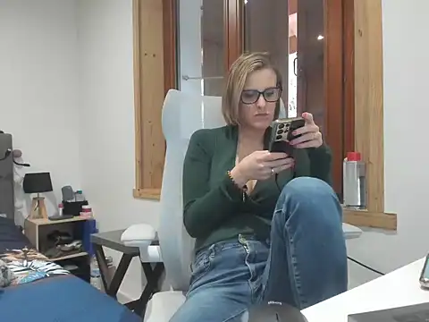Snapshot of Madame_Callie chatting on March 11, 2026, 1:38 pm Madame Callie online show from March 11, 2026, 1:38 pm