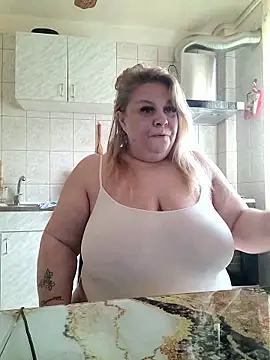 Snapshot of AriannaMilf chatting on January 18, 2026, 11:02 am AriannaMilf online show from January 18, 2026, 11:02 am