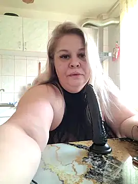 Snapshot of AriannaMilf chatting on February 27, 2026, 11:10 am AriannaMilf online show from February 27, 2026, 11:10 am