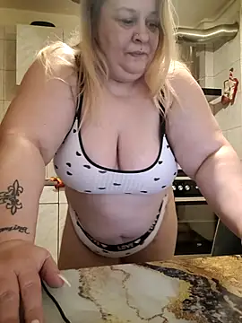 Snapshot of AriannaMilf chatting on January 14, 2026, 11:19 pm AriannaMilf online show from January 14, 2026, 11:19 pm