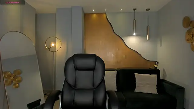 AlessiaCorleone  online show from January 13, 2026, 8:13 pm