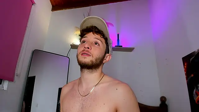 Snapshot of Juan_Castano chatting on October 9, 2025, 11:27 pm Juan Castano online show from October 9, 2025, 11:27 pm