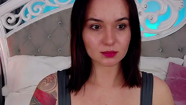 Snapshot of MeIisaLove chatting on April 7, 2026, 6:43 pm MeIisaLove online show from April 7, 2026, 6:43 pm