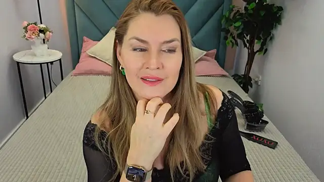 Adele Russo online show from April 21, 2026, 4:46 pm