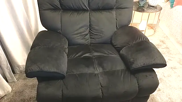 maggiemilff online show from March 22, 2025, 9:34 am