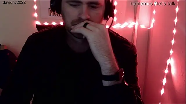 Davidhv2022 online show from December 5, 2025, 1:43 pm