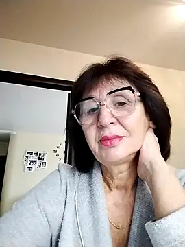 Snapshot of AlbinaXPretty chatting on November 17, 2025, 9:24 am AlbinaXPretty online show from November 17, 2025, 9:24 am