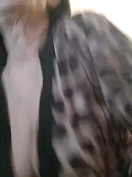 Snapshot of AlbinaXPretty chatting on March 22, 2025, 5:31 pm AlbinaXPretty online show from March 22, 2025, 5:31 pm