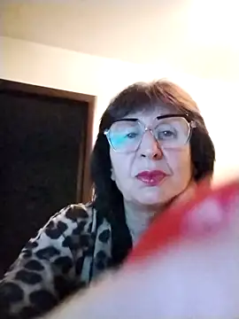 Snapshot of AlbinaXPretty chatting on November 17, 2025, 9:30 pm AlbinaXPretty online show from November 17, 2025, 9:30 pm