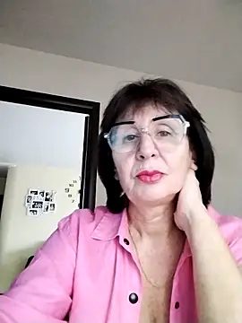 Snapshot of AlbinaXPretty chatting on November 13, 2025, 8:40 am AlbinaXPretty online show from November 13, 2025, 8:40 am