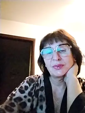 Snapshot of AlbinaXPretty chatting on October 21, 2025, 5:56 pm AlbinaXPretty online show from October 21, 2025, 5:56 pm