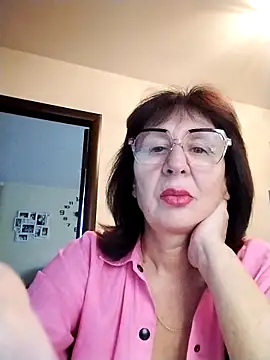 Snapshot of AlbinaXPretty chatting on October 15, 2025, 6:33 am AlbinaXPretty online show from October 15, 2025, 6:33 am