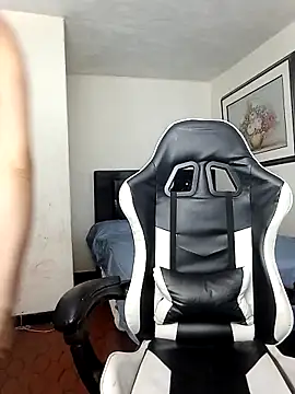 Snapshot of Luciana_and_Neitan chatting on April 11, 2026, 12:51 am Luciana and Neitan online show from April 11, 2026, 12:51 am