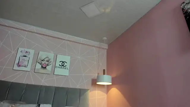 dolly zoe online show from October 10, 2025, 4:35 am