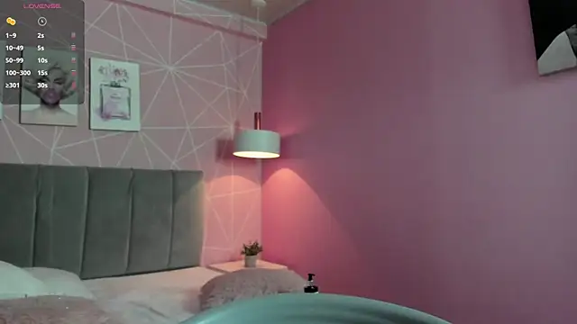 dolly zoe online show from March 22, 2025, 6:58 pm