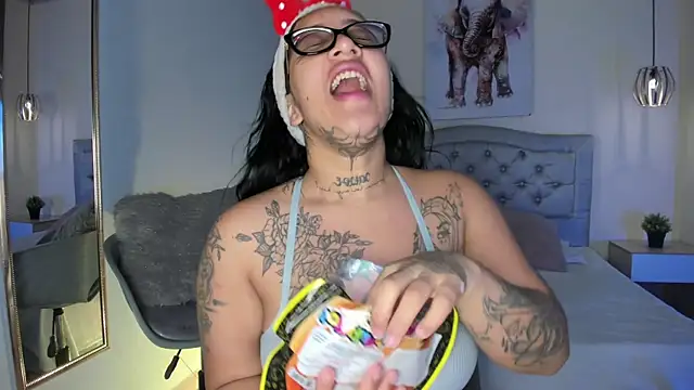 ayshel   online show from October 23, 2025, 4:22 am