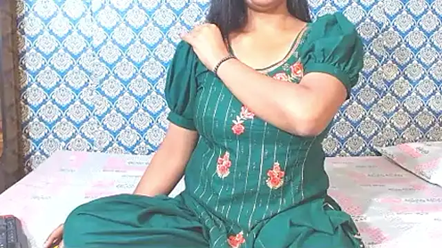 nikitahot3 online show from April 8, 2026, 11:55 am