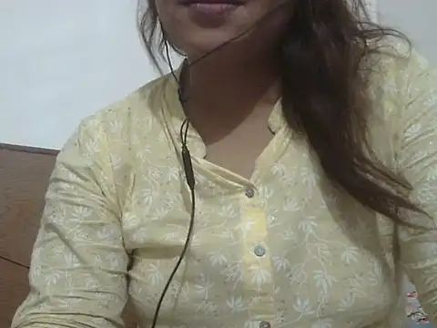 shekira99 online show from May 19, 2026, 7:32 pm