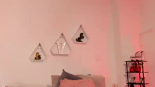 valerycolins online show from January 14, 2026, 3:43 am