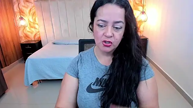 Snapshot of lucia_vonne_ chatting on April 29, 2026, 8:04 pm lucia vonne online show from April 29, 2026, 8:04 pm